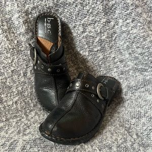 B.O.C Black Leather Clogs SZ 8 US/39 EU